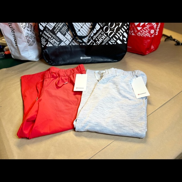 lululemon athletica Pants - Lululemon 2 FOR 1! ON THE FLY CROP | NWT SIZE 12